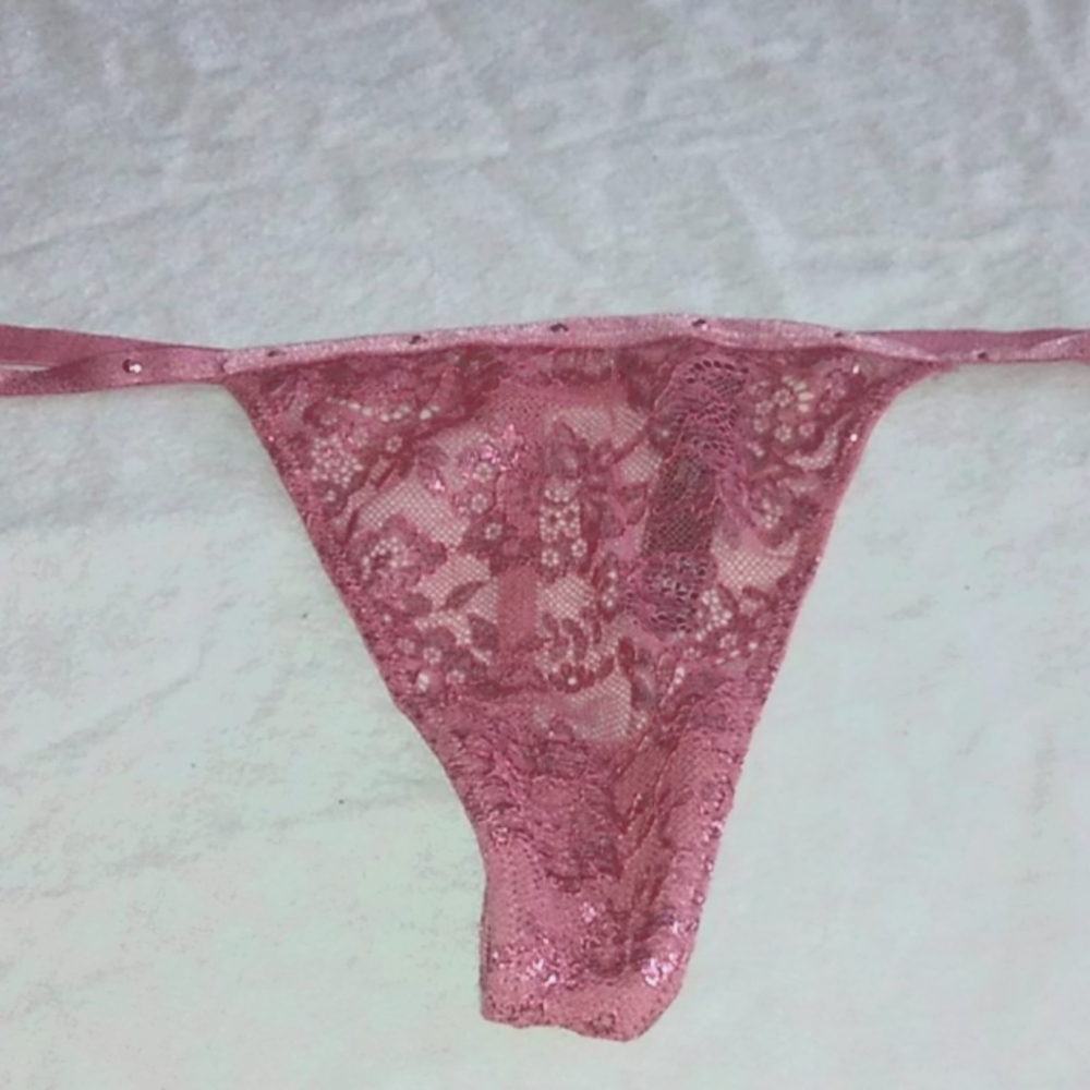 Victoria's Secret M very sexy v-string thong panty